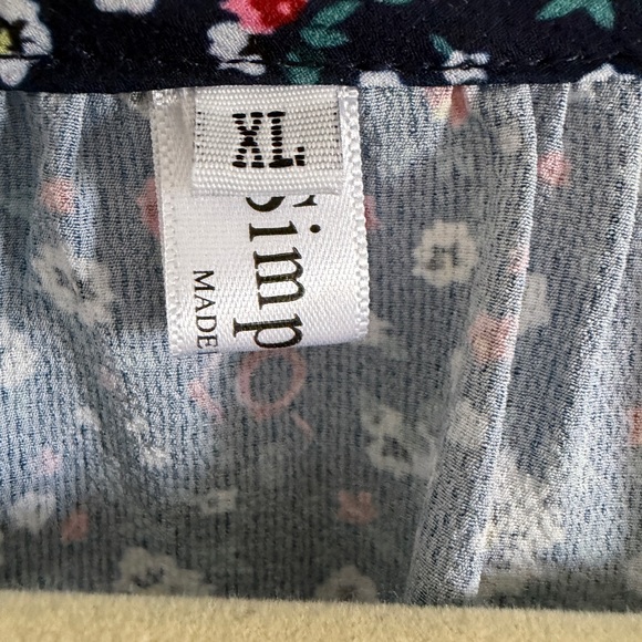 Floral Navy Blouse - Picture 3 of 4